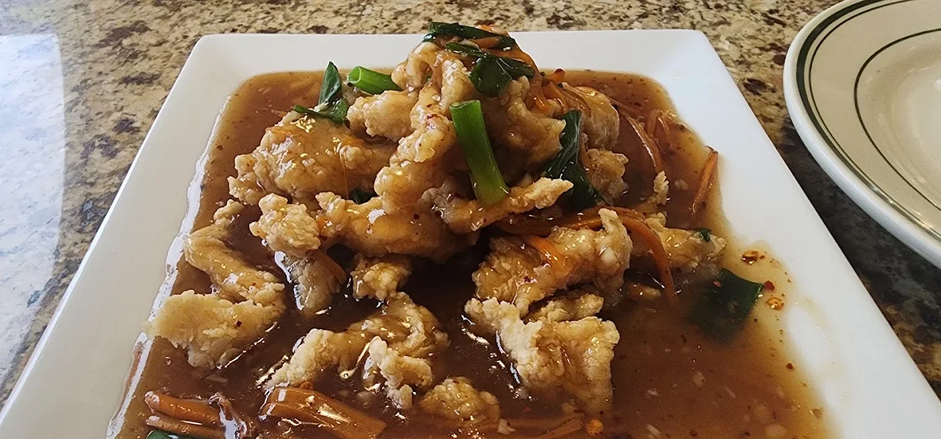 Garlic Chicken - Tender chicken stir-fried with fresh garlic, black pepper, and oyster sauce